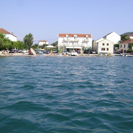 Villa Menalo Hodilje Exteriör bild