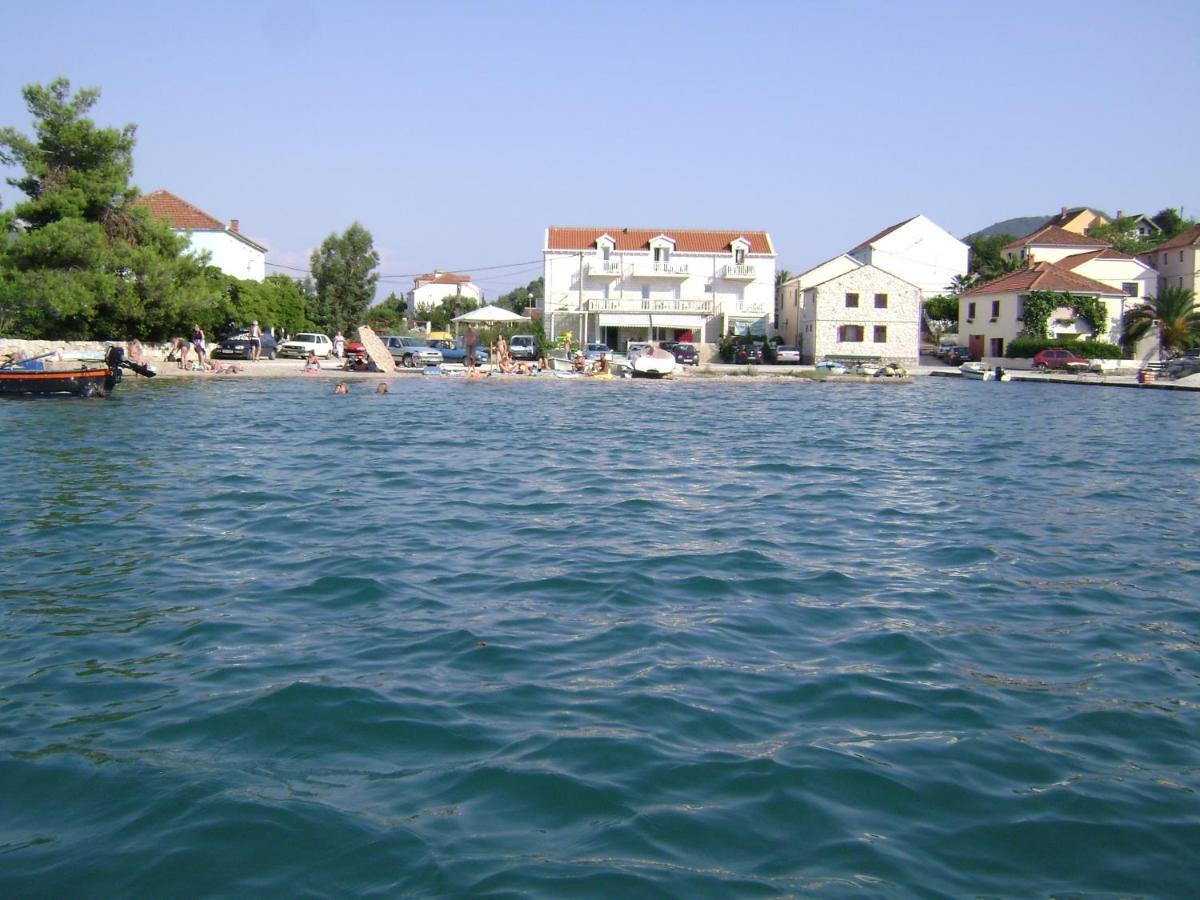 Villa Menalo Hodilje Exteriör bild